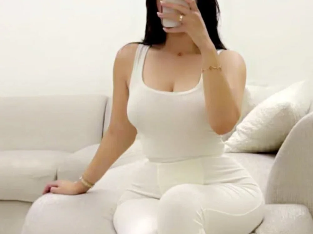 Preview photo of webcam model Saakoora on Stripchat
