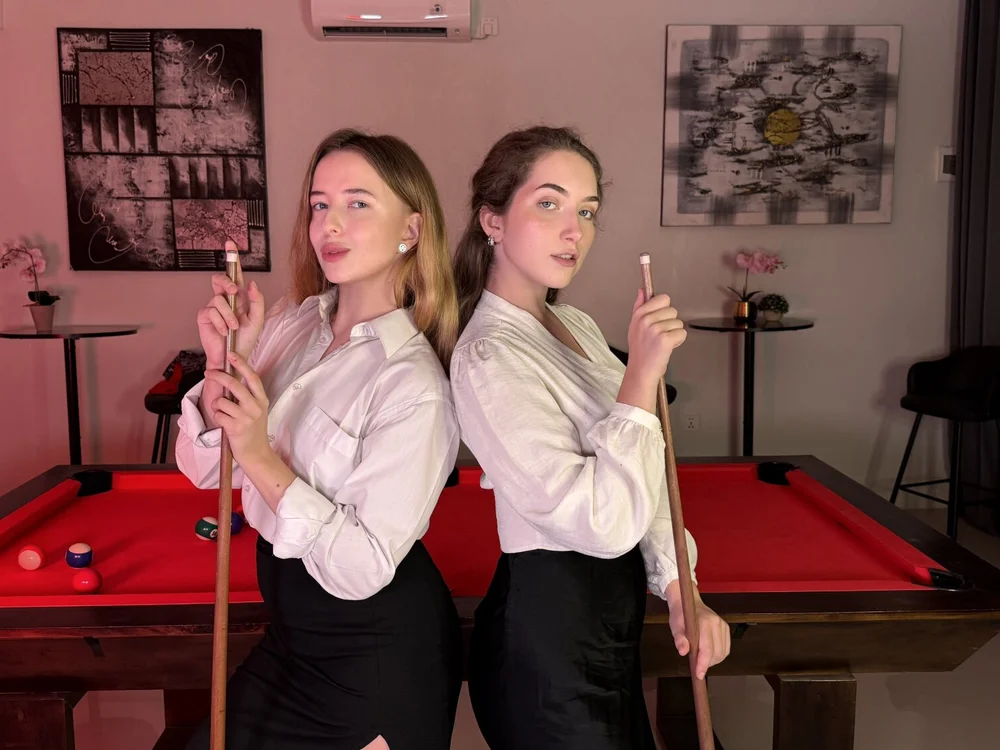 Nura_n_Sarah, webcammodel op Stripchat: foto's
