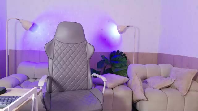 Preview photo of webcam model ivy_blossom on Chaturbate