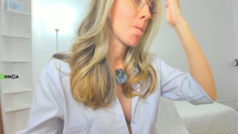 petitemarie, modèle webcam BongaCams : photos