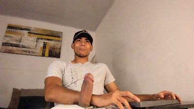 Preview photo of webcam model zander_20 on Cam4
