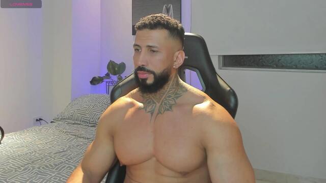 Preview photo of webcam model jeff-clark on Flirt4Free