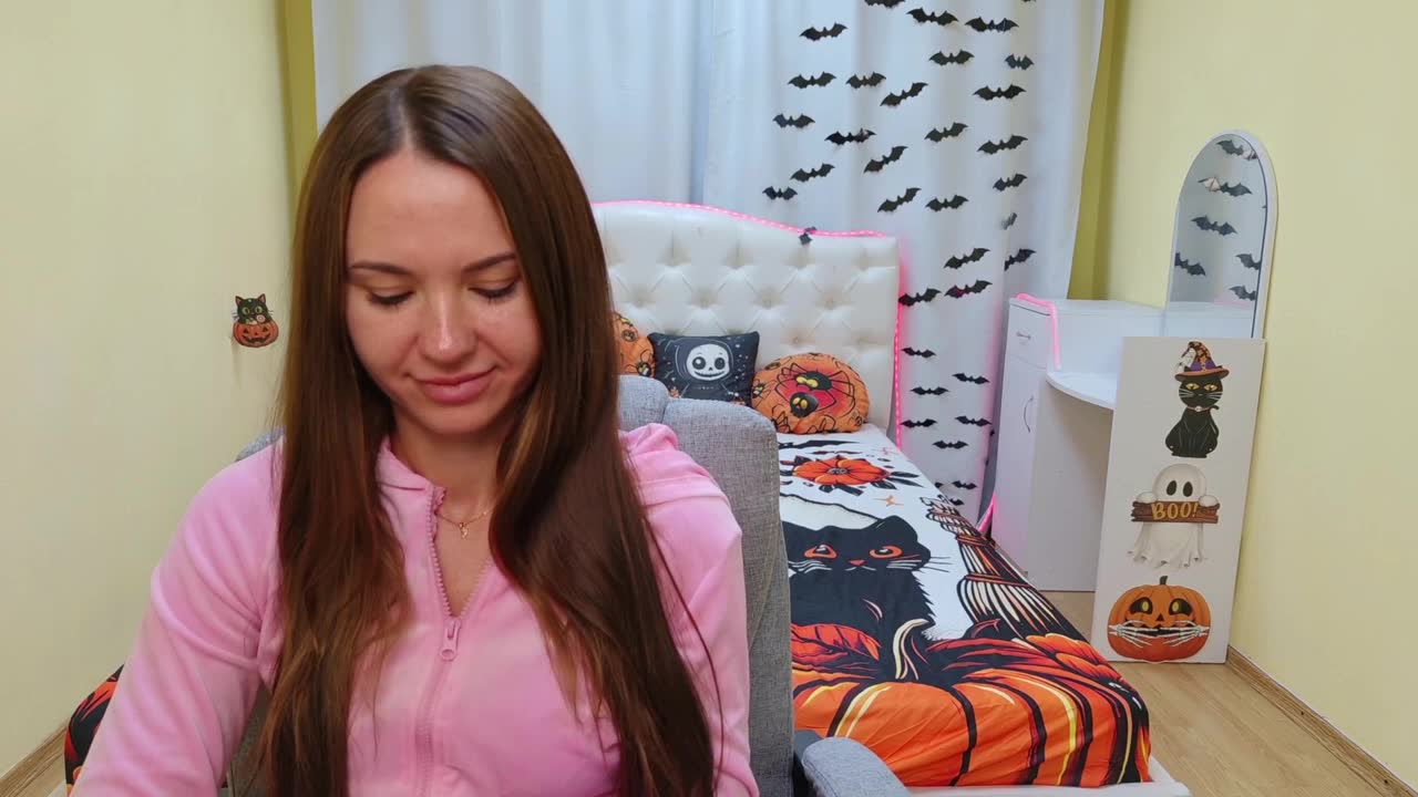karacriegs (XloveCam): ảnh người mẫu webcam
