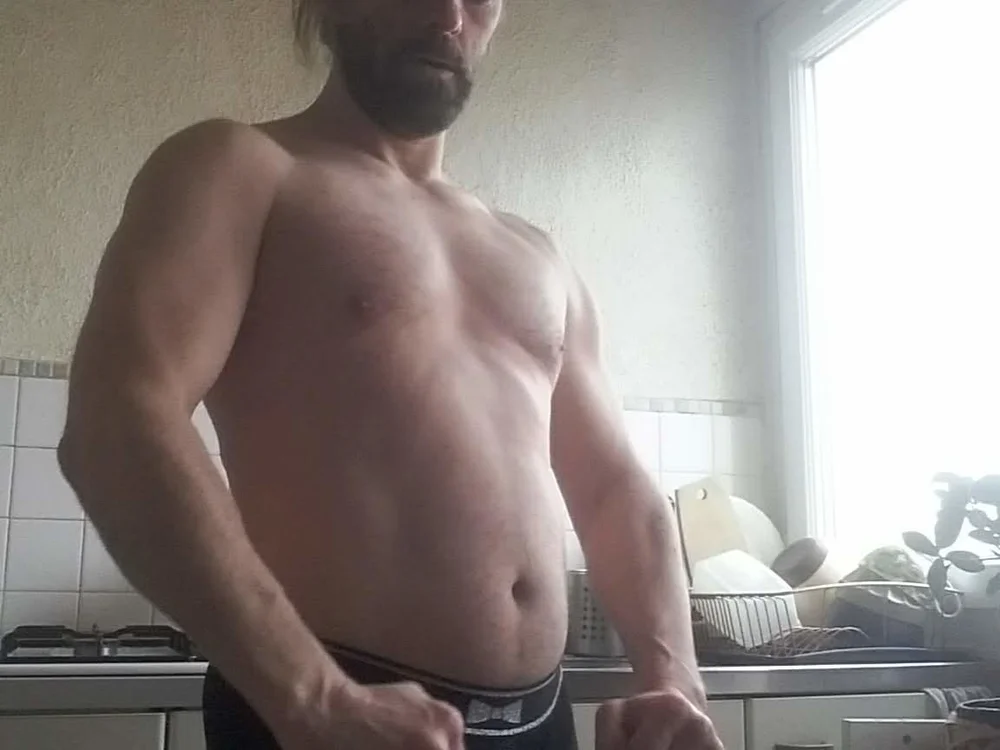 qikon022, webcam model na Stripchat: slike