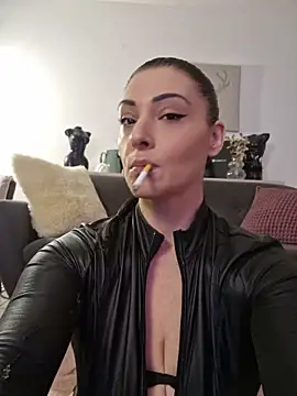 AryaSummersReal, μοντέλο webcam στο Stripchat