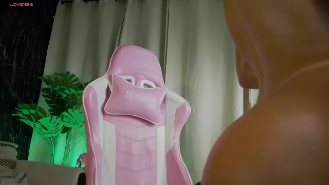 emily_foxx01, modelo webcam de Chaturbate: fotos