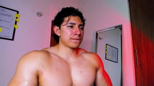 Preview photo of webcam model alexander-classy on Flirt4Free