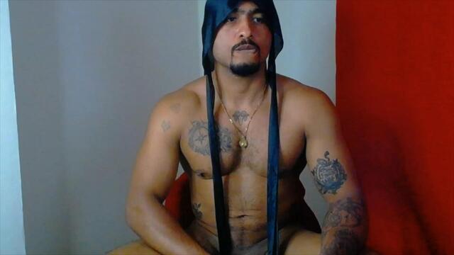 Preview photo of webcam model mateo-reales on Flirt4Free