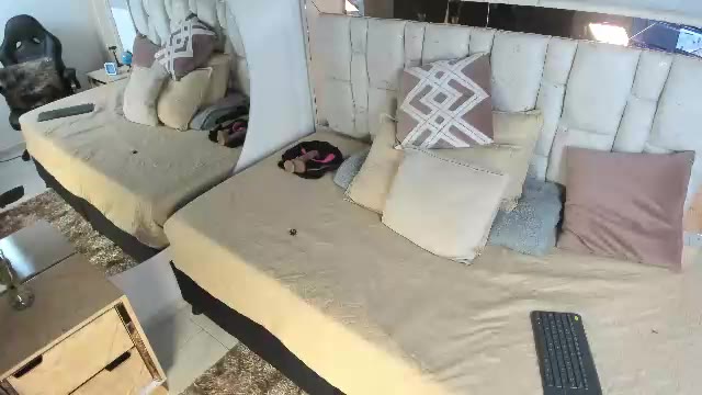 1naughty_milf — Chaturbate ওয়েবক্যাম মডেল: ছবি