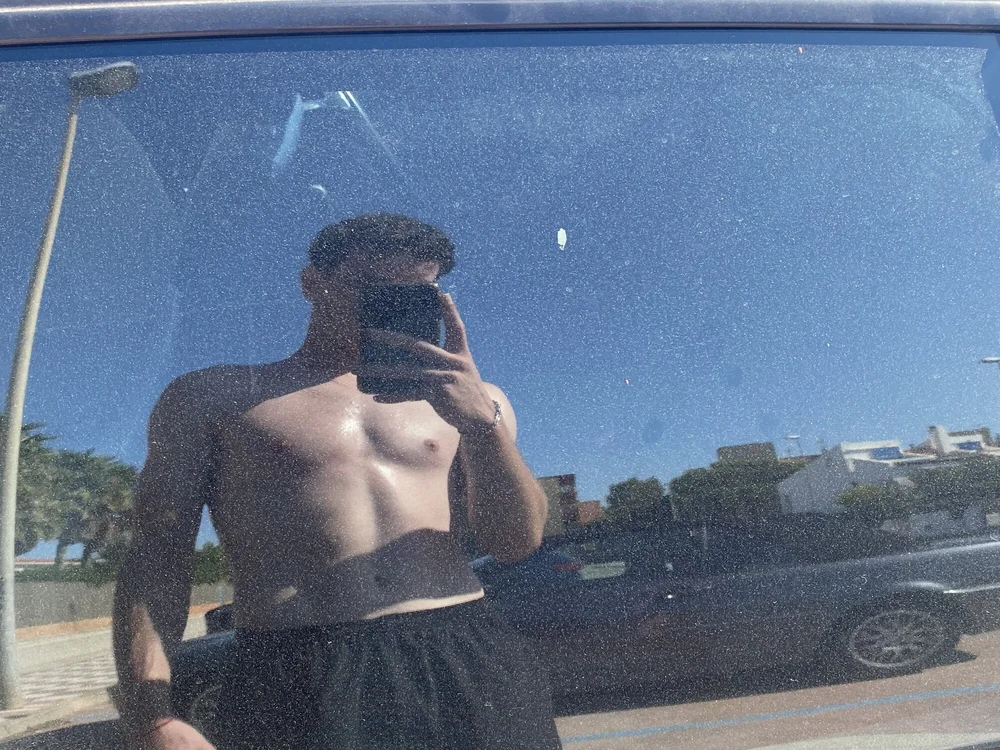 Preview photo of webcam model pabliito00 on Stripchat