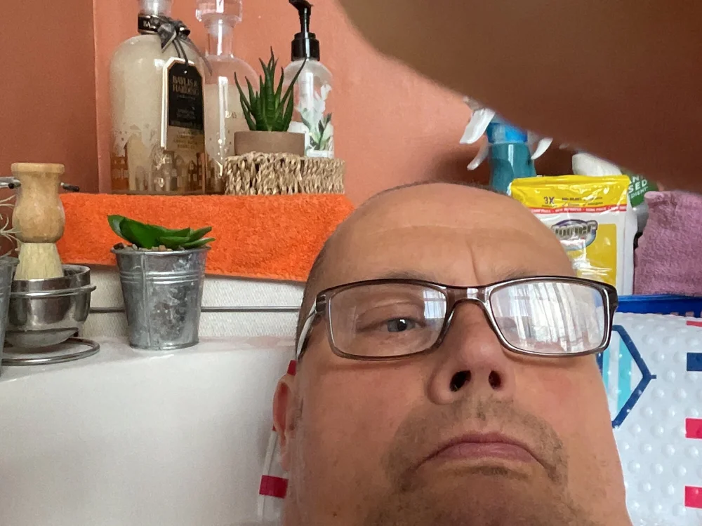 Preview photo of webcam model Russell1508 on Stripchat