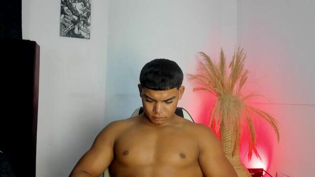 bruce-stroud — Flirt4Free 直播模特:照片与资料