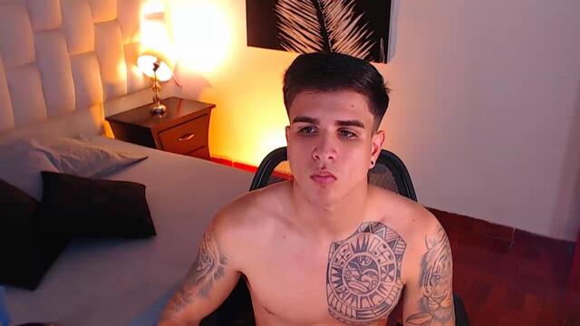 Preview photo of webcam model harley-moore on Flirt4Free