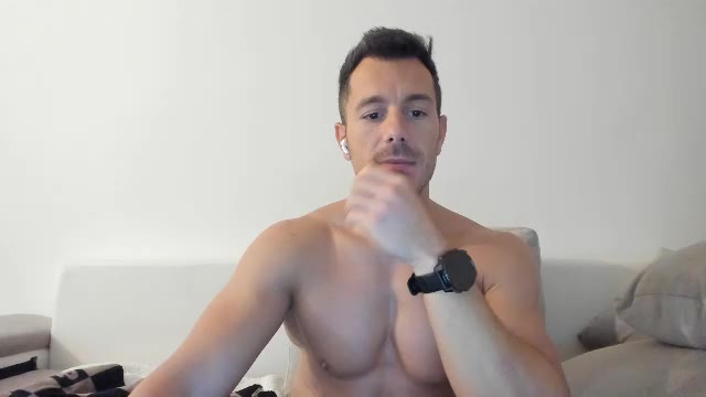 roberto4ever — Chaturbate वेबकैम मॉडल: फ़ोटो