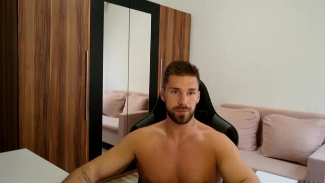 Preview photo of webcam model darius-giles on Flirt4Free