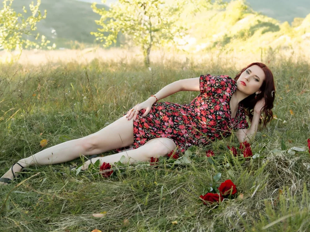 Preview photo of webcam model KarolineCherr on Stripchat
