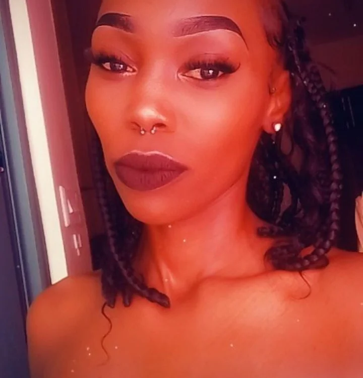 Preview photo of webcam model melanin_barbie on Stripchat