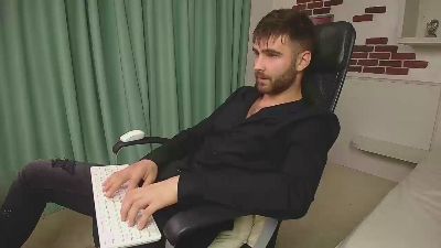 Preview photo of webcam model kyloeast on Cam4
