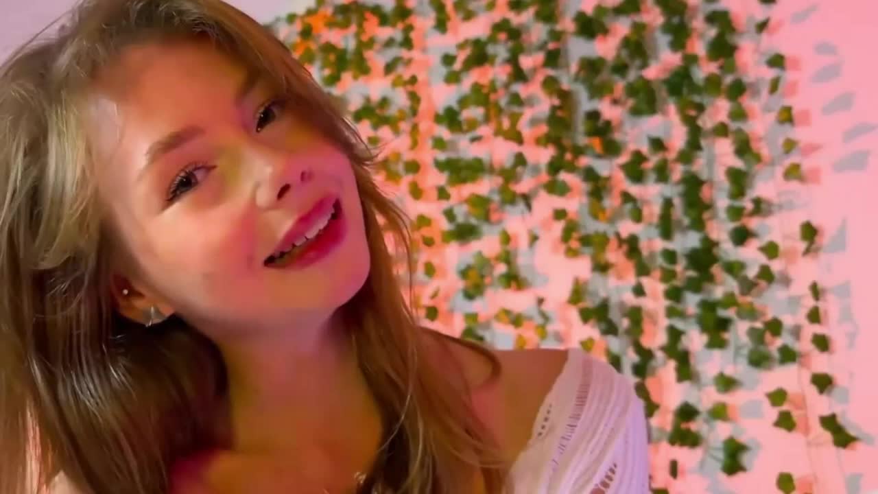 elliywilson — XloveCam वेबकैम मॉडल: फ़ोटो