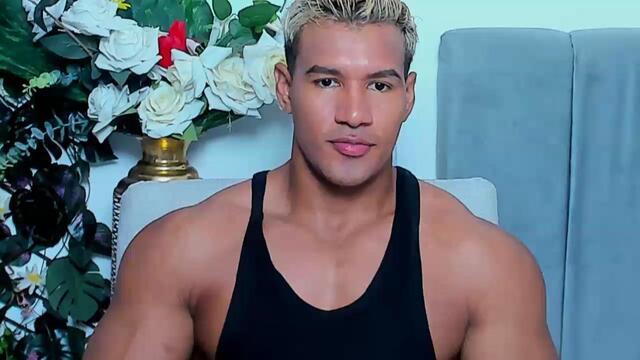 Preview photo of webcam model cris-cruz on Flirt4Free