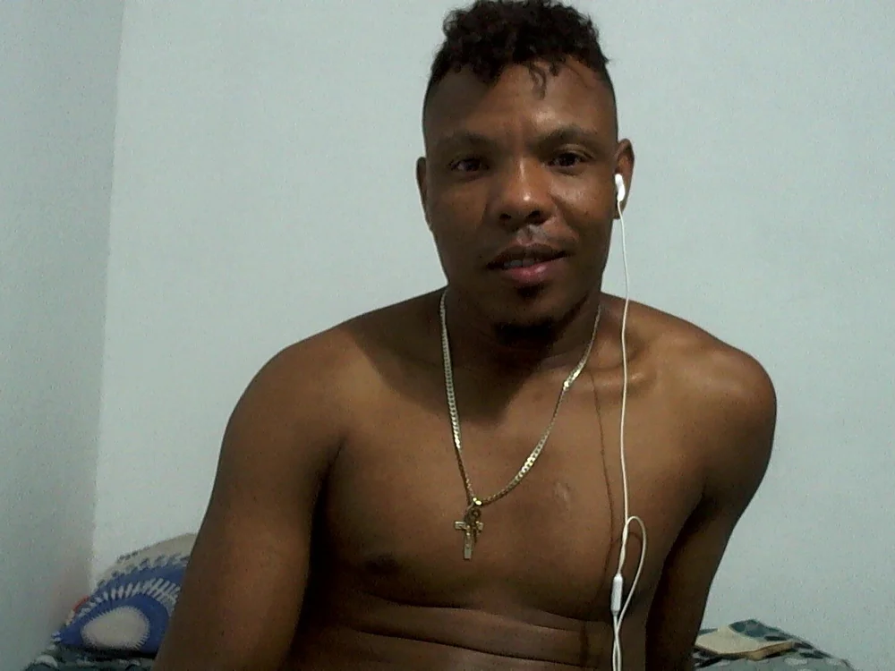 hugo3918_ (Stripchat): ảnh người mẫu webcam