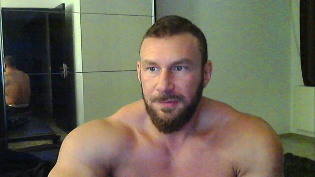 kevin-muscle: عارضة كاميرا ويب على Flirt4Free