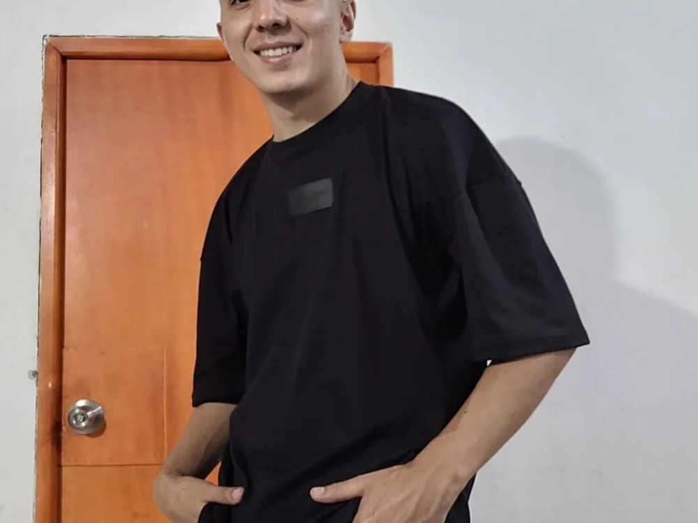 axeldaviid, cam model su Stripchat: foto