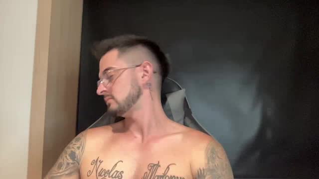 ashtonmuller — XloveCam वेबकैम मॉडल: फ़ोटो