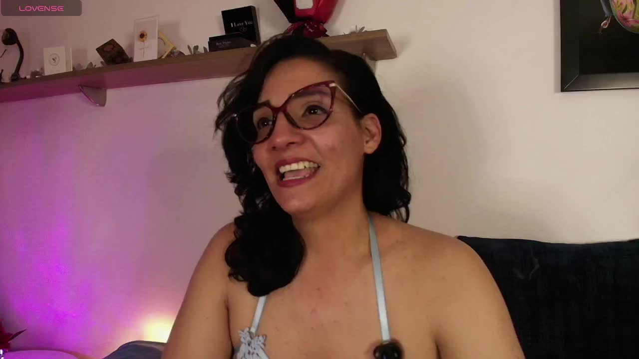 ellienova — XloveCam 直播模特：照片与资料
