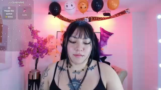 isa_reel — Chaturbate वेबकैम मॉडल: फ़ोटो