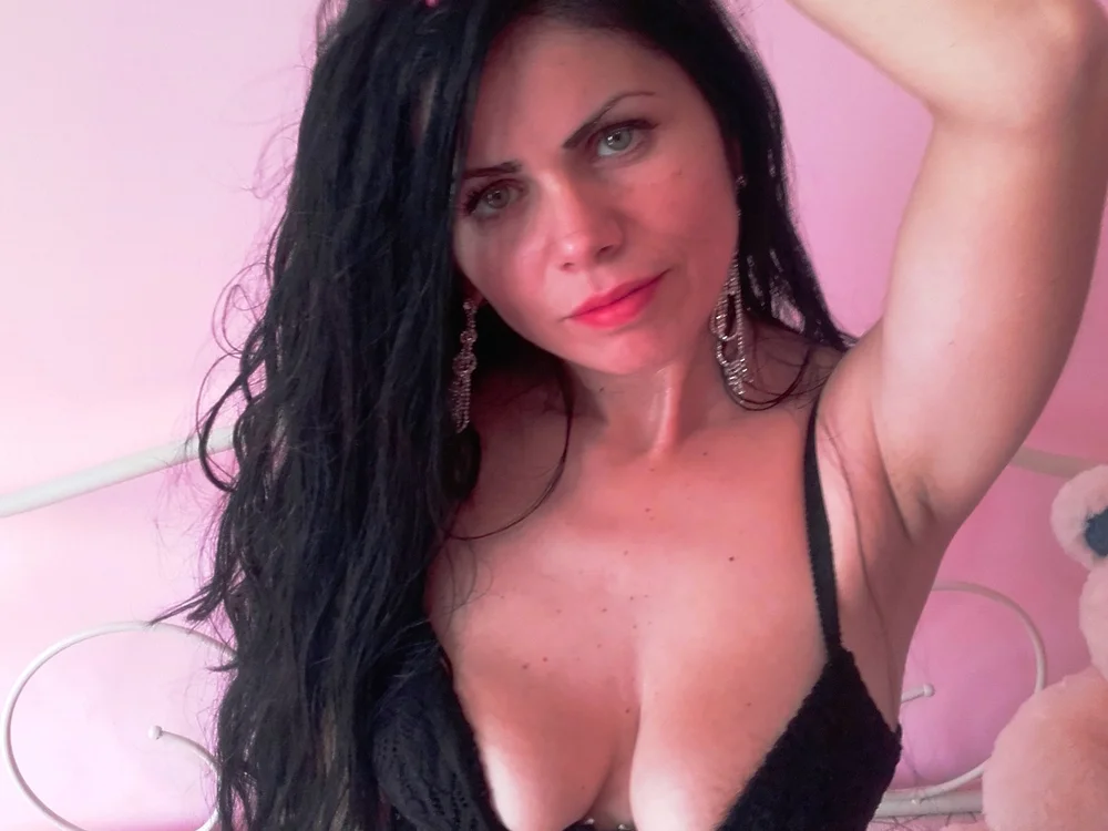 Preview photo of webcam model Sweet-Alice on Stripchat