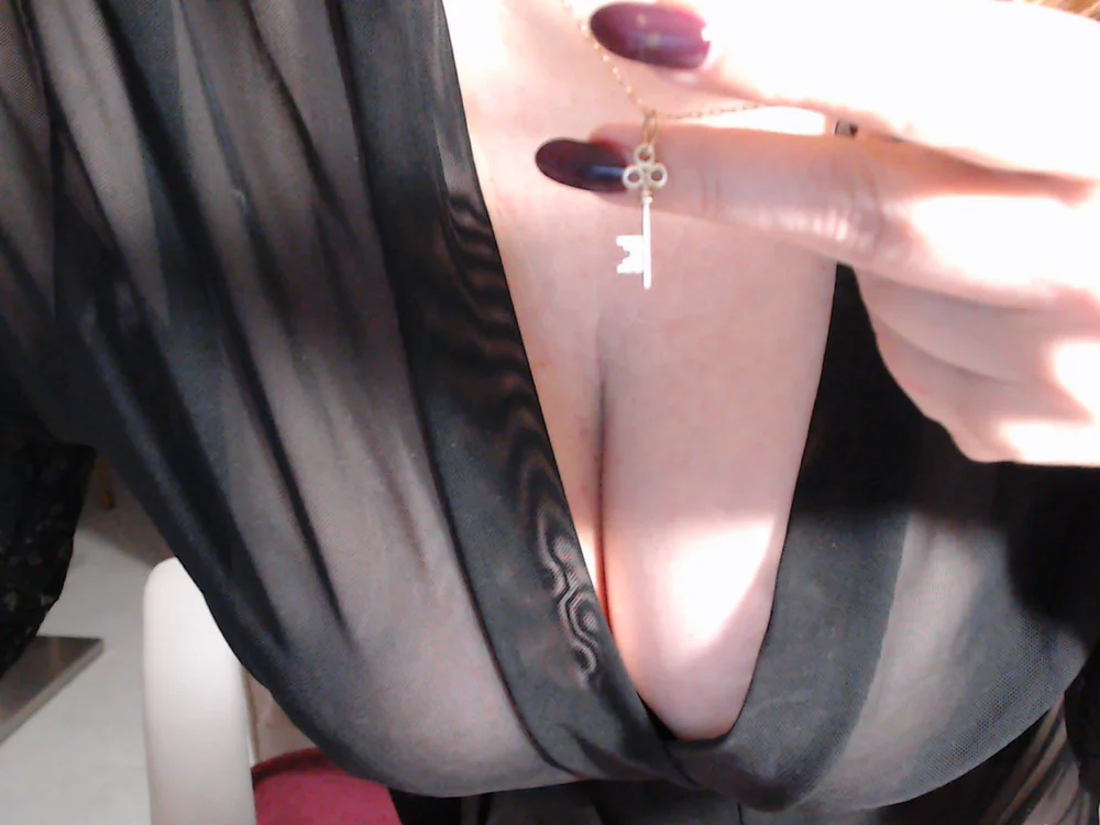 Arisa5000 — Stripchat वेबकैम मॉडल: फ़ोटो