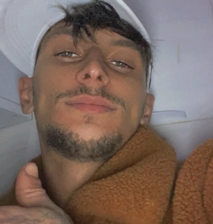 Niyek31ss, вебкам модел на Stripchat: слике