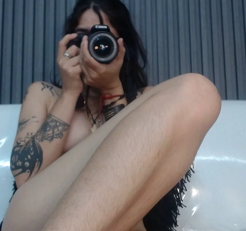 Preview photo of webcam model kelly_queenpussy on Stripchat
