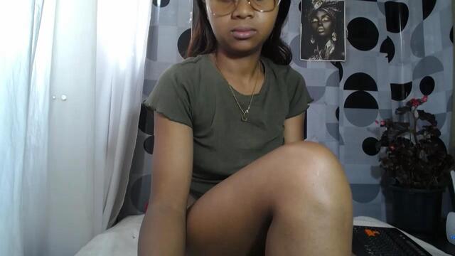 Preview photo of webcam model hoceane-narami on Flirt4Free