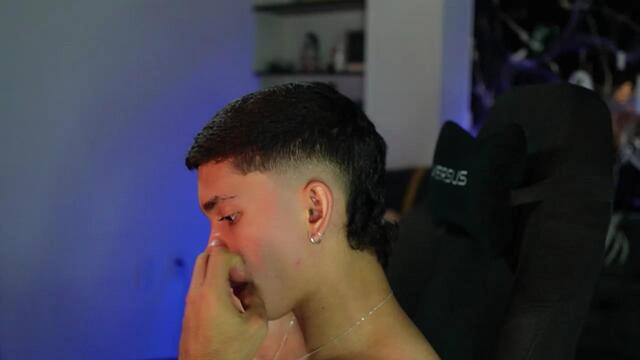 noahh-jacob — Flirt4Free वेबकैम मॉडल: फ़ोटो