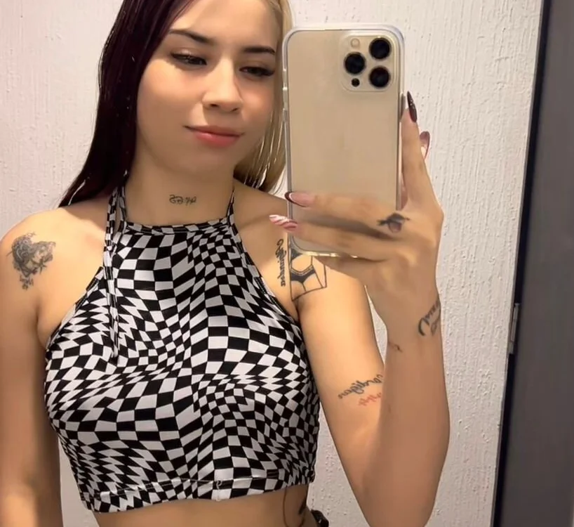 amazing_group_hot69 – Stripchat webkamerás modell