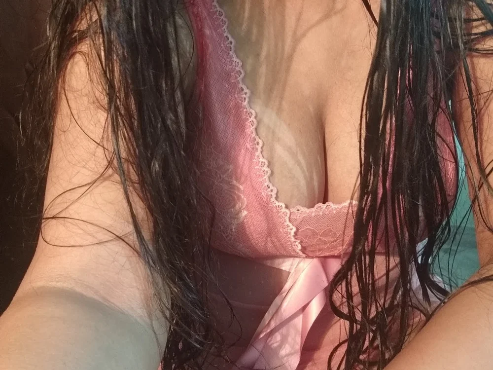 Preview photo of webcam model indianninza on Stripchat