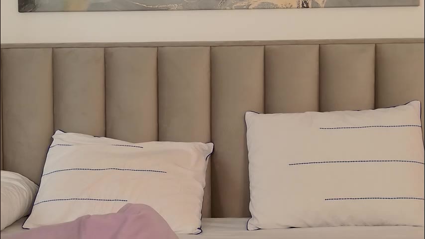 lilyreyes – LiveJasmin webkamerás modell