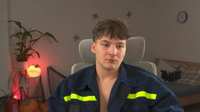 Preview photo of webcam model josh-waller on Flirt4Free
