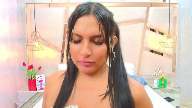 Preview photo of webcam model gabriela-lozada on Flirt4Free