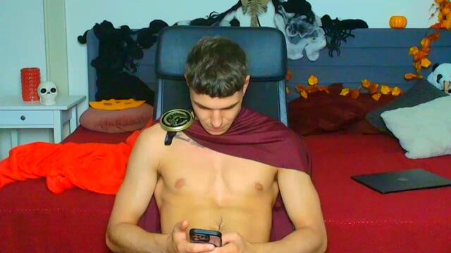 Preview photo of webcam model danny-cuomo on Flirt4Free