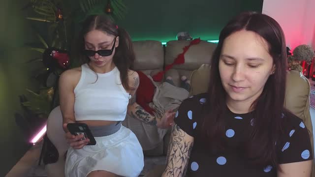 hotcaramelstrio, webcammodell på XloveCam: bilder