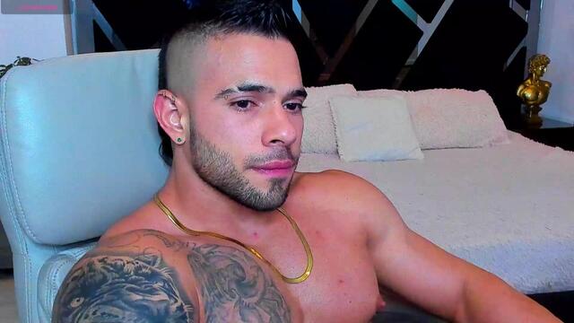 Preview photo of webcam model ray-torres on Flirt4Free