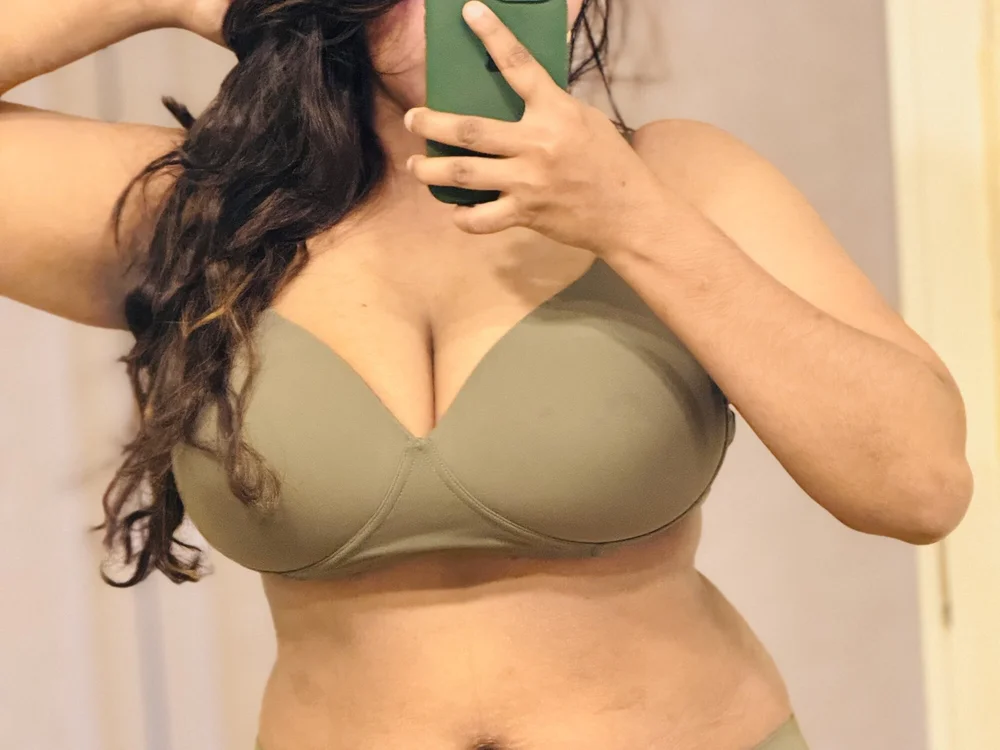 Preview photo of webcam model MiraRoom-No-1 on Stripchat