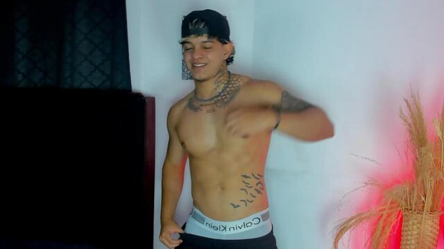 Фото вебкам-модели noah-brown на Flirt4Free