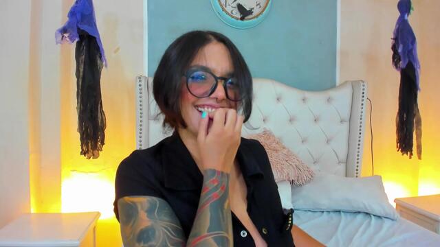 luciana-sainz — Flirt4Free 直播模特：照片与资料
