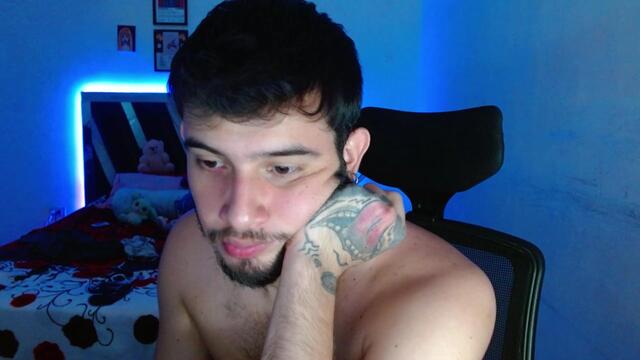 Preview photo of webcam model dante-whitee on Flirt4Free