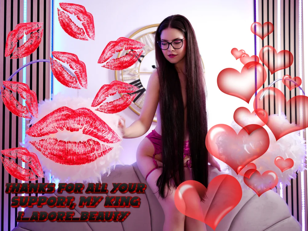 Preview photo of webcam model KaylaLewyss on Stripchat
