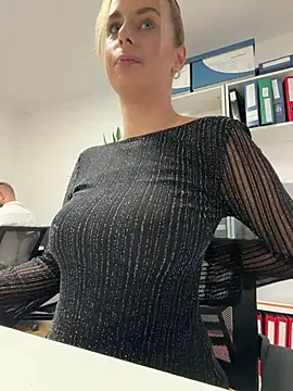 Hii_Lolla, model webcam pe Stripchat: poze